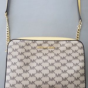 Michael Kors bag. Shoulder or crossbody